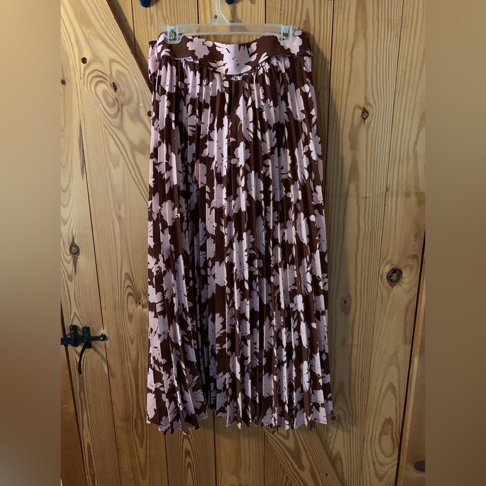 NWT pleated Lulus floral skirt